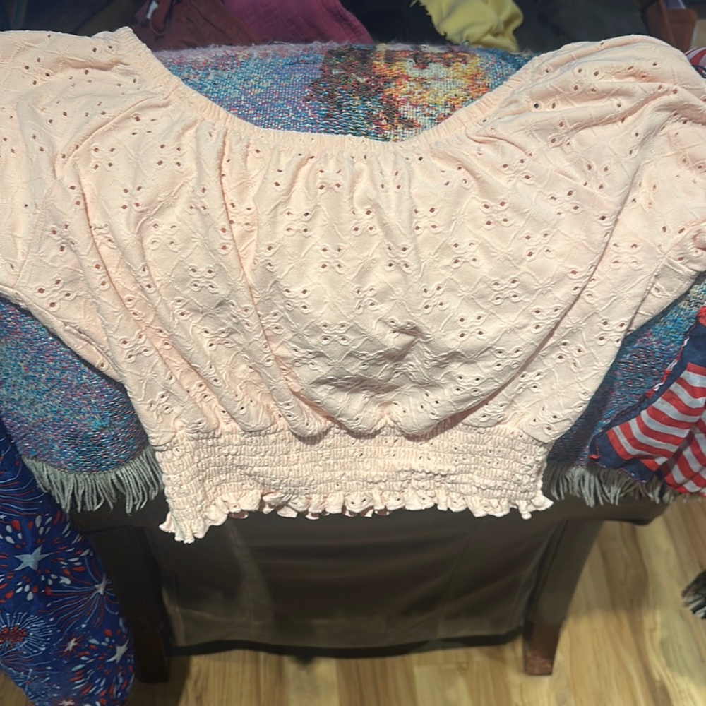 Light pink off shoulders crop